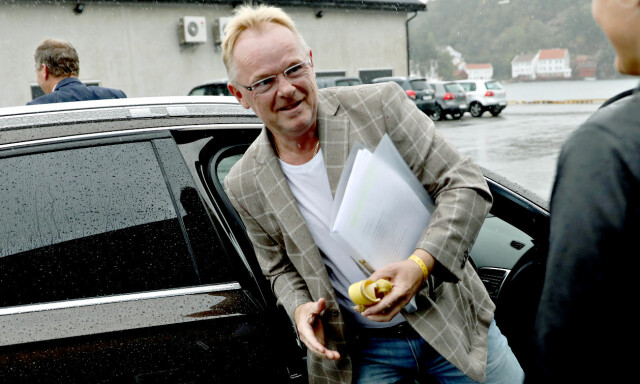 Per Sandberg avviste pressen på vei til møte med Fiskarlaget
